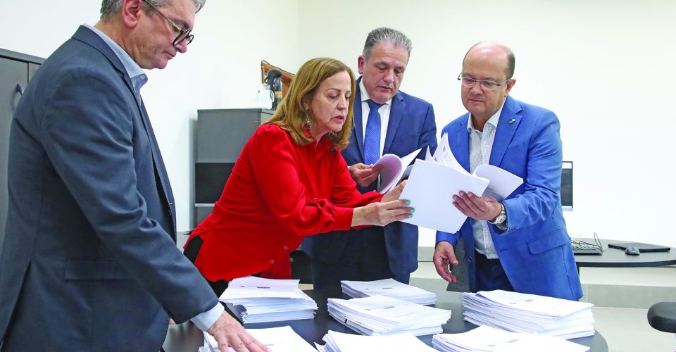 Delegados responsáveis apresentaram boletins para o vice-Barbosinha em visita à Acadepol - Foto: Álvaro  Rezende