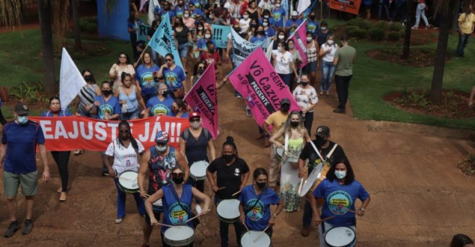 Greve professores Dourados