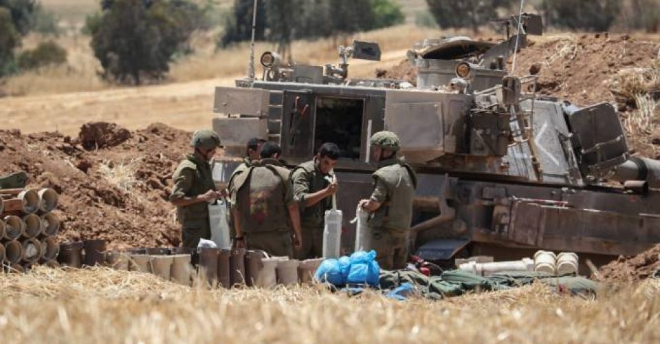 Militares israelenses protegem a cidade de Sderot, próximo à fronteira com a Faixa de Gaza Getty Images/Getty Images