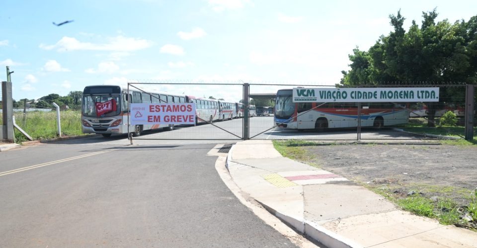 Toda a frota de ônibus está nas garagens das empresas que compõem o Consórcio Guaicurus - Foto: Nilson Figueiredo