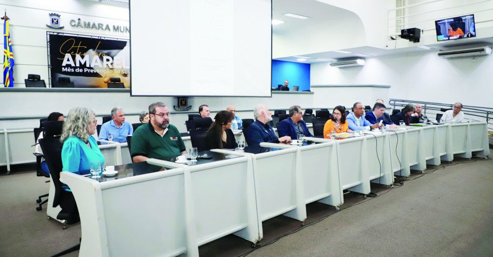 Foto: Vereadores se reuniram
ontem (18), para
debater necessidade de
tirar projeto do papel/fto-Izaias-Medeiros