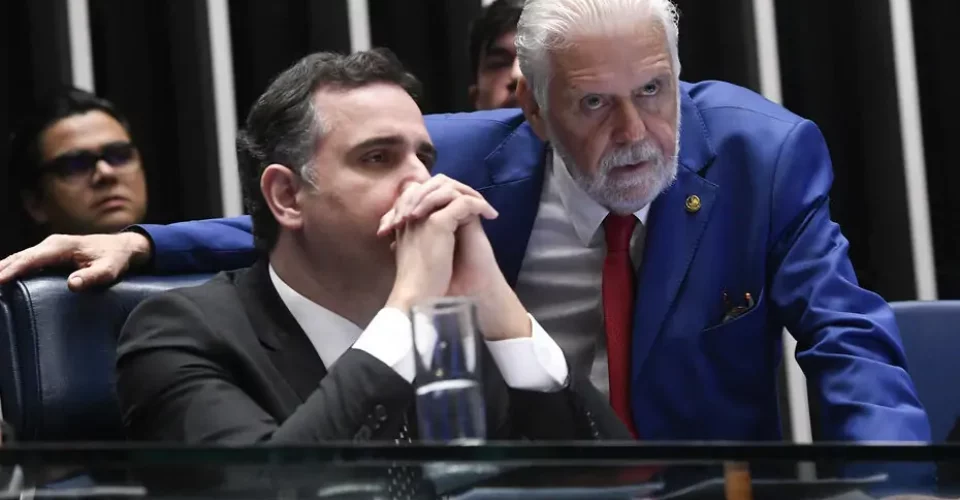 Foto: Jacquer Wagner ao lado de Pacheco/Jefferson Rudy / Agência Senado