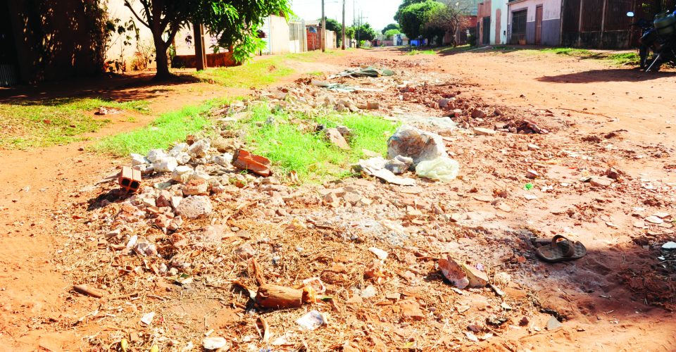 Ruas do bairro
acumulam anos de
descaso e a falta de
investimentos (Foto: Nilson Figueiredo)