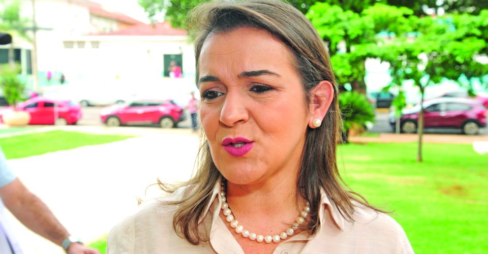 Prefeita Adriane Lopes tenta barrar na Justiça aumento de seu salário e secretários - Foto: Nilson Figueiredo