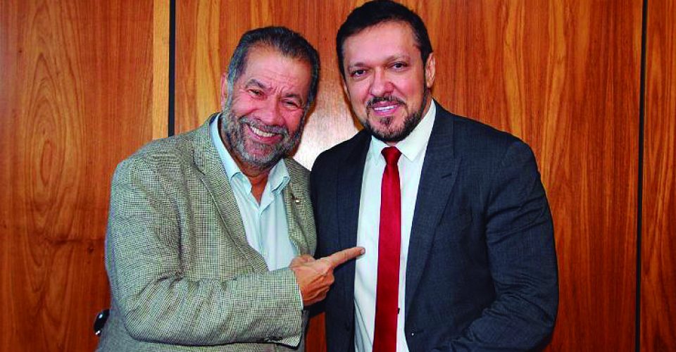 Lucas de Lima ao lado de Carlos Lupi, ministro da Previsência Social e ex-presidente do PDTFoto: divulgação