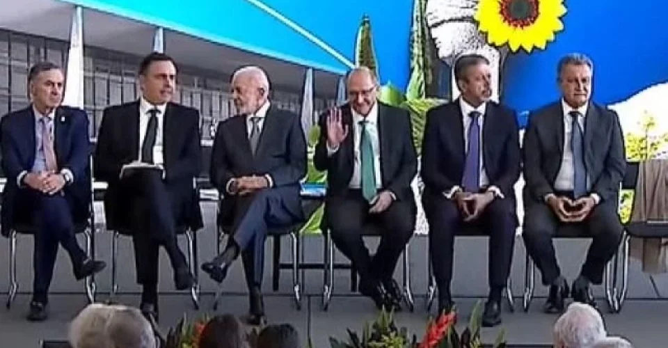 Lula, Arthur Lira, Rodrigo Pacheco e Luís Roberto Barroso - Foto: reprodução/SBT News