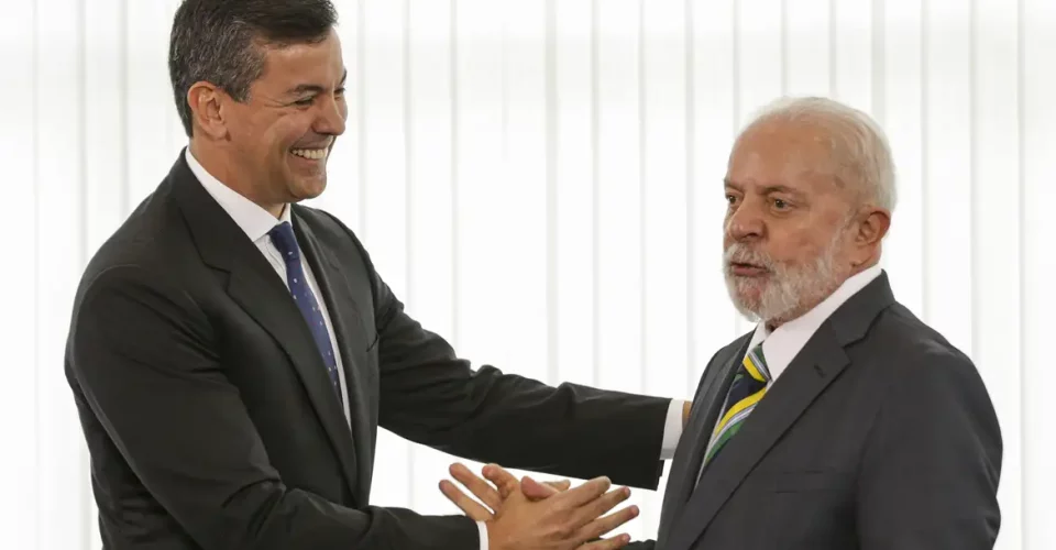 Lula e Santiago Peña discutiram assunto durante reunião em Brasília. - Foto: Marcelo Camargo/Agência Brasil