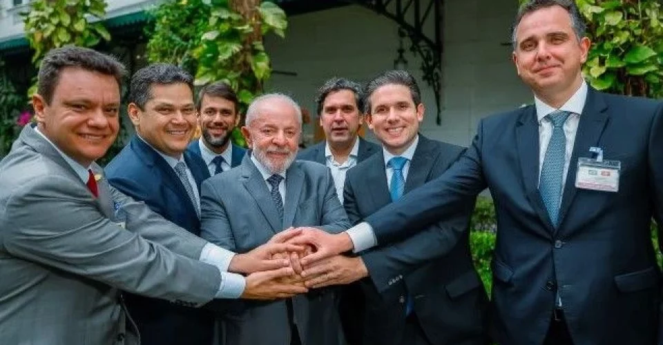 Lula e comitiva em viagem ao Vietnã - Foto: divulgação/Ricardo Stuckert/PR