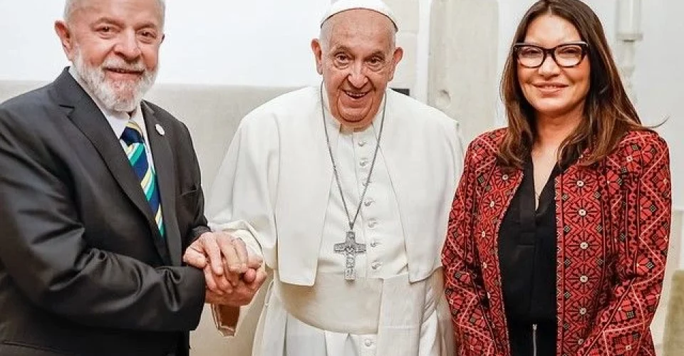 Lula e Janja em encontro com Papa Francisco - Foto: divulgação/Ricardo Stuckert/PR