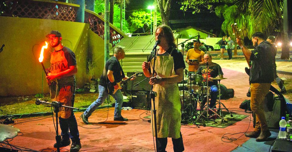 Além de música, a Feira Underground é marcada pela variedade de suas bancas para todo gosto - Foto: Fotos: Rafaela Palieraqui/divulgação