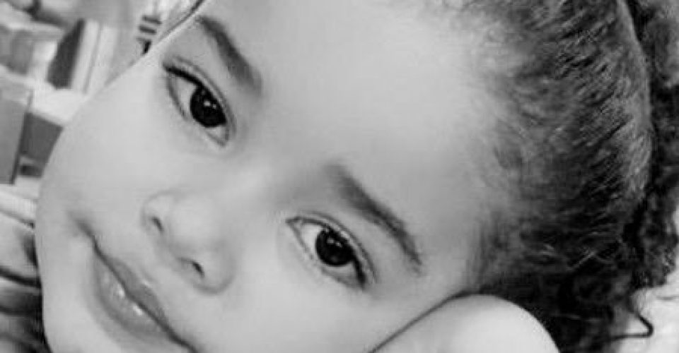 Heloísa dos Santos Silva, de 3 anos, foi baleada no dia 7 de setembro. | Foto: Reprodução | Twitter