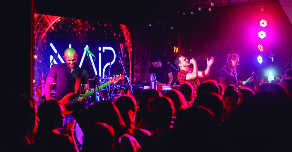 Banda Naip com sua formação atual em ação nos palcos de Campo Grande - Foto:  Foto: assessoria/divulgação