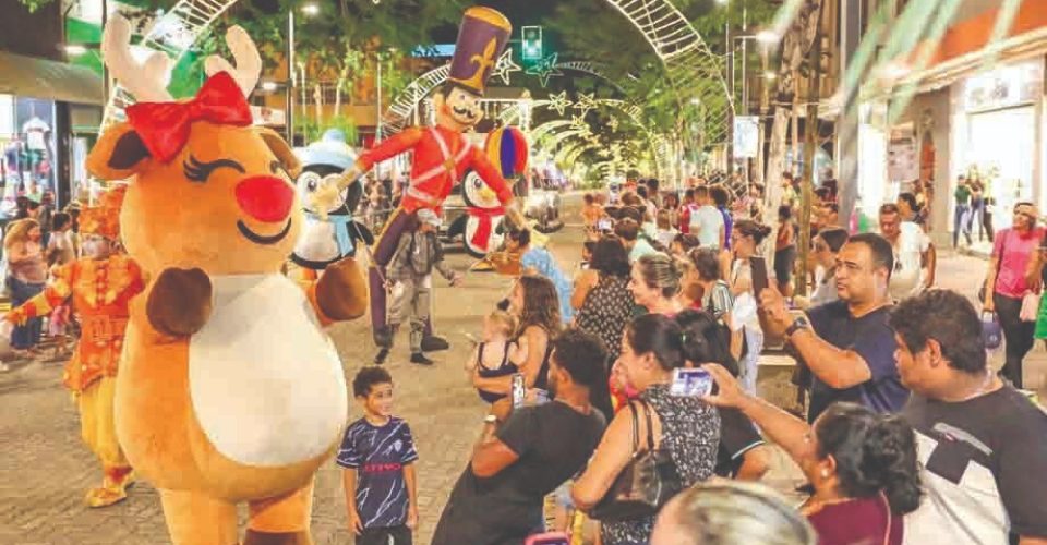 Natal no Centro E o Natal dos sonhos segue na Praça Ary Coelho cheio de atrações para a família - Foto: divulgação