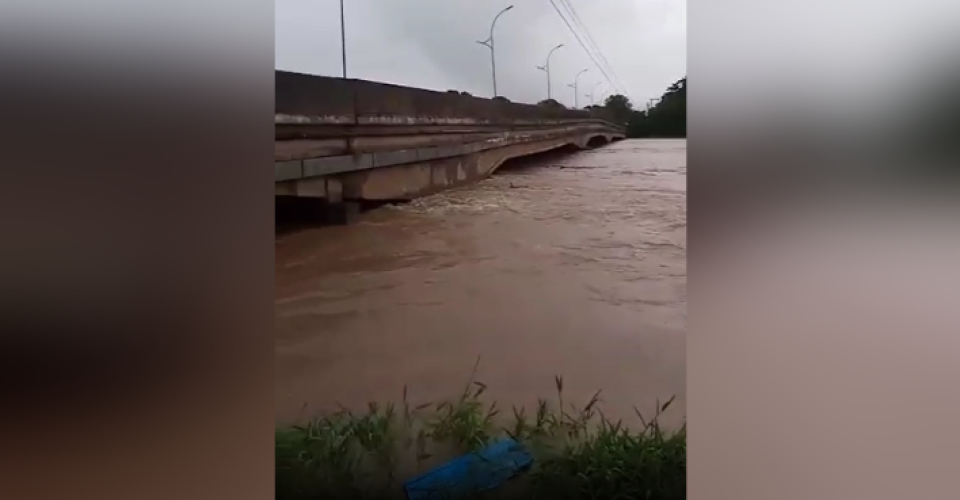 rio coxim nivel de agua transbordamento