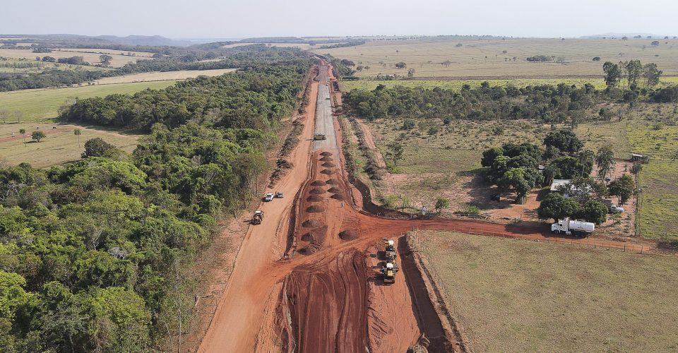 Obras de pavimentação da MS-010 de Rochedinho a Furnas dos Diosnisios