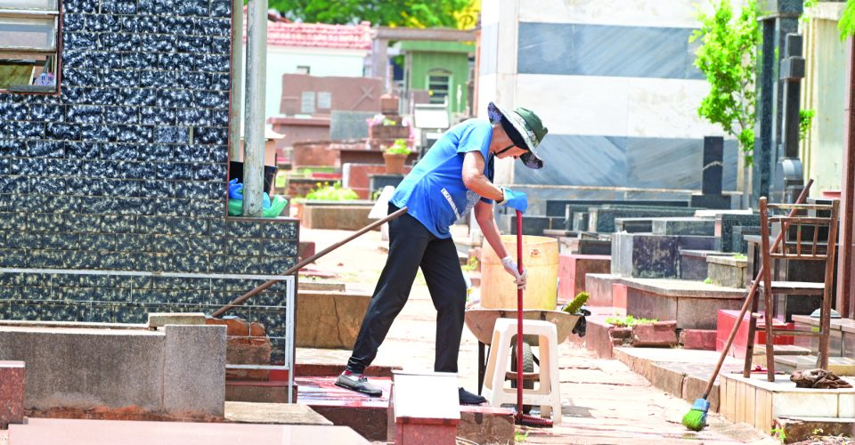 PREPARATIVOS DIA DOS FINADOS-NILSON FIGUEIREDO (17) FOTO: NILSON FIGUEIREDO
