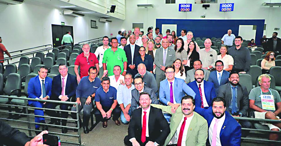 Empresários e
vereadores na sessão
de aprovação do
Programa de Incentivo - Foto: Izaias Medeiros/ Câmara de CG