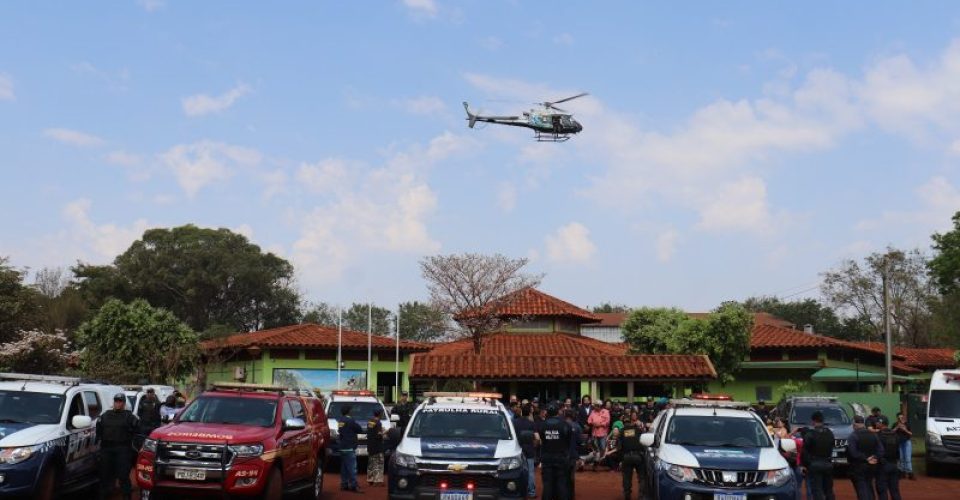 Foto: Com viaturas e apoio aéreo, forças de segurança realizaram fiscalização aos alvos de violência doméstica na Reserva Indígena/Rodrigo Pirola