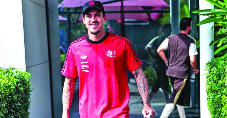 Atacante Pedro antes de embarque com destino a Cusco (PER) - Foto: Clube de Regatas do Flamengo