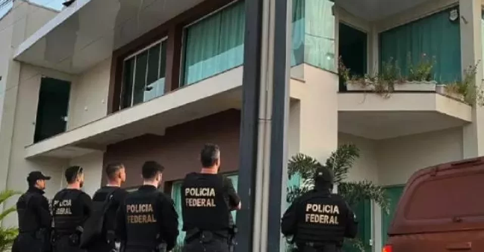 Duas pessoas foram presas por posse ilegal de arma de fogo,|Foto: Reprodução/SBT News