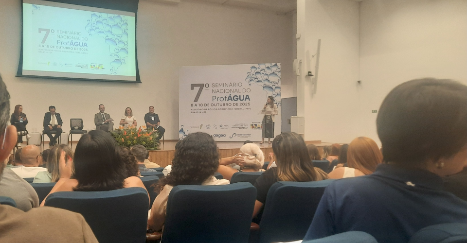 Prof-agua-foto-capa-ok-scaled