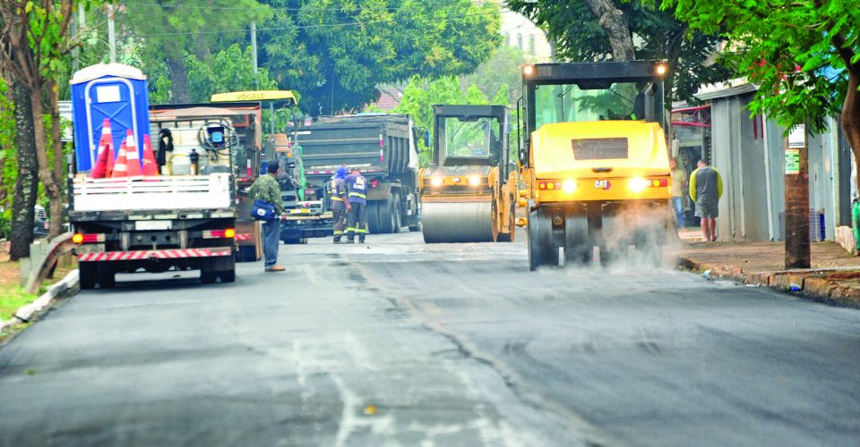 Fluxo de veículos está
intenso na região e
rotas alternativas são
opção para condutores ( Foto: Nilson Figueiredo )