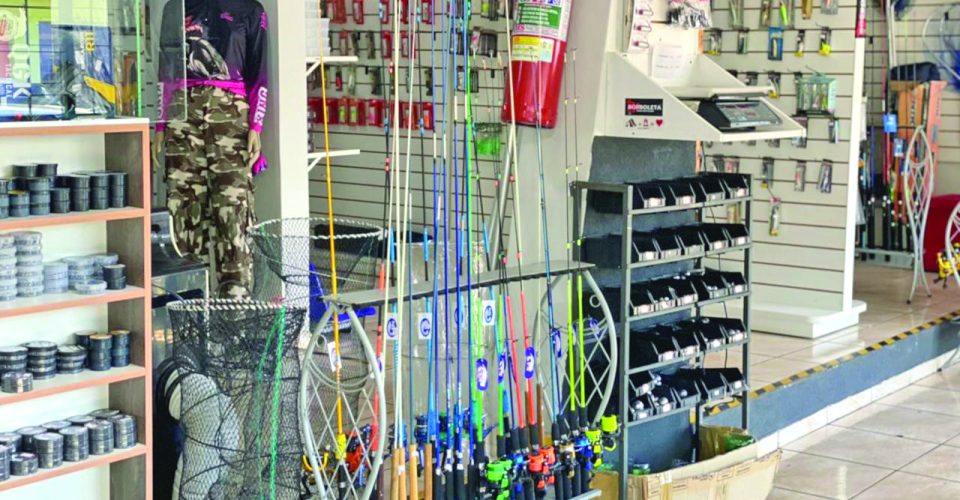 Lojas especializadas
registram alta
na procura por
equipamentos e iscas - Foto: Allan Grabriel
