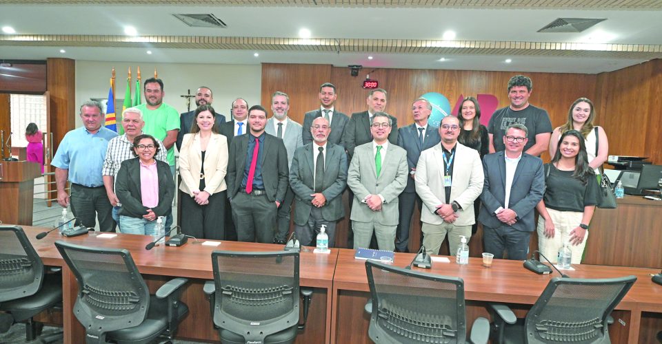 A reunião contou com a presença do desembargador Luiz Tadeu, advogados e representantes da DPU e SPU - Foto: Nilson Figueiredo