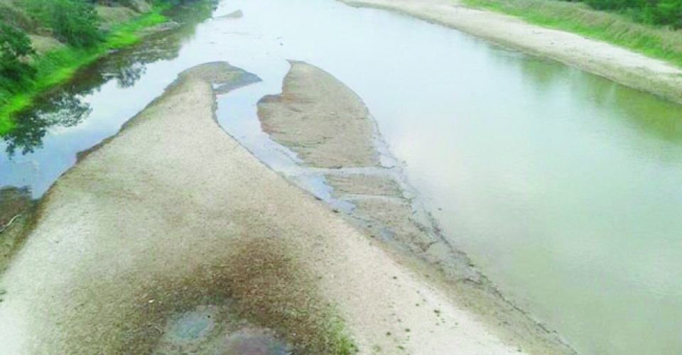 Rio da Prata que era
caracterizado pela
rica fauna e pela água
cristalina está secando (Foto: Divulgação)