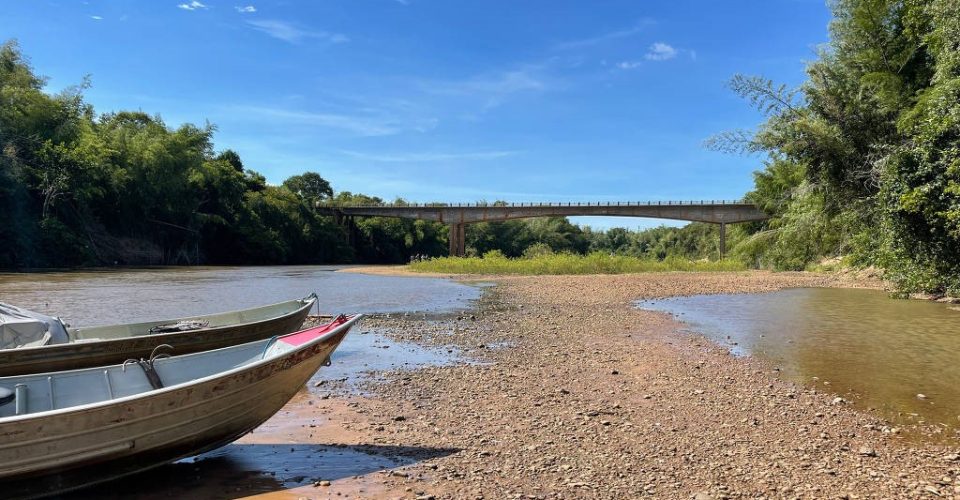 Rio miranda, em Bonito está seco desde 20 de março - Foto: Gustavo Figuerôa/SOS Pantanal