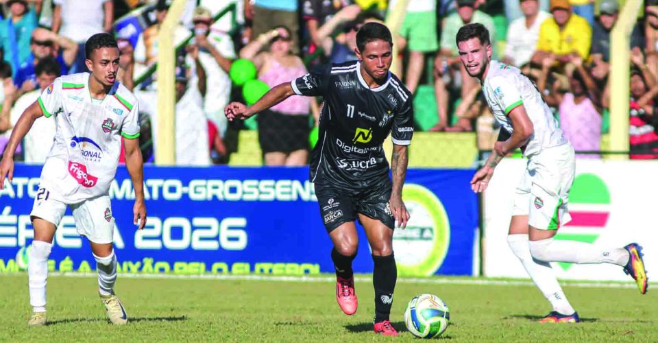 Operariano Modesto em lance de jogo em Bataguassu, sábado (21) - Foto: Rodrigo Moreira/@rmp fotografia