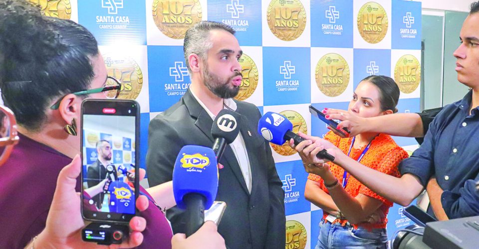 Diretor Técnico, Dr. William Lemos reforçou a superlotação na ortopedia da unidade  - Foto: Arquivo O Estado e Divulgação