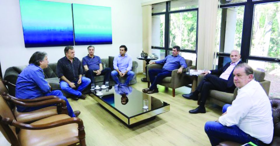 Foto: Governador Eduardo Riedel se reúne com bancada federal, após reunião com Ministério do Meio Ambiente/Saul Schramm