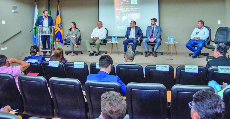 Encontro reúne vereadores e prefeitos para qualificar decisões políticas e administrativas. Foto: Divulgação