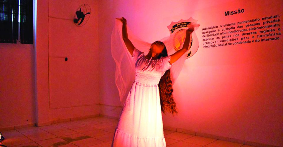 Arte reflexiva A montagem de Tauanne Gazoso levou acalento às reeducandas - Foto: Allan Gabriel