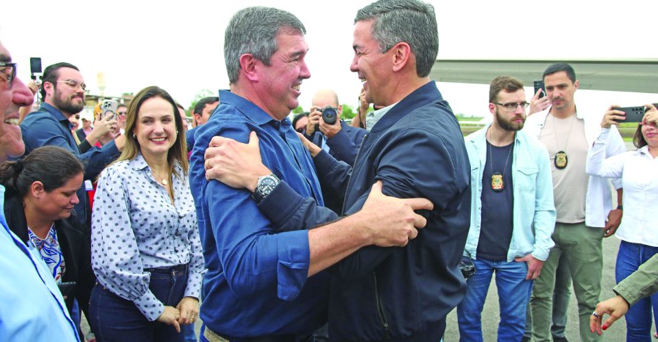 Vista de autoridades, govrnador Riedel, presiente do Paraguai à ponte da Rota Bioceânica - Foto: Álvaro Rezende