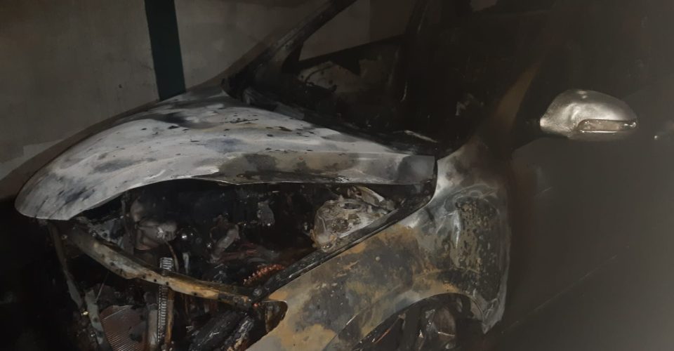 fogo incendio chamas carro veiculo garagem corumba ms