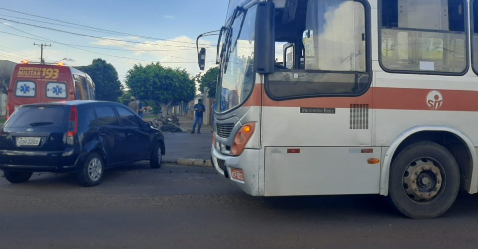 colisao acidente avenida manoel da costa lima carro veiculo onibus transporte publico