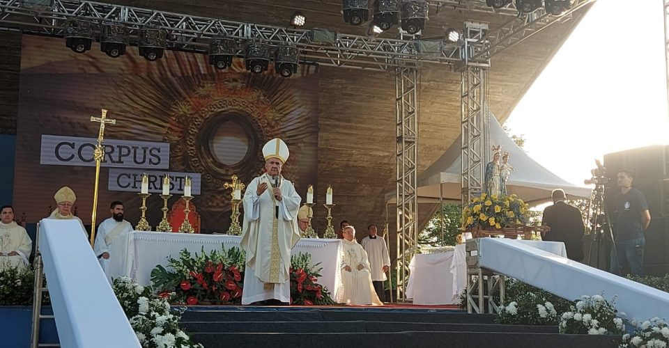 Arcebispo da Capital celebrou missa na Praça do Rádio - Foto: Beatriz Feldens