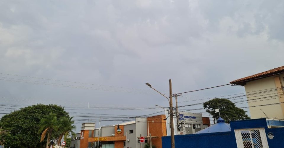 céu nublado clima chuvas