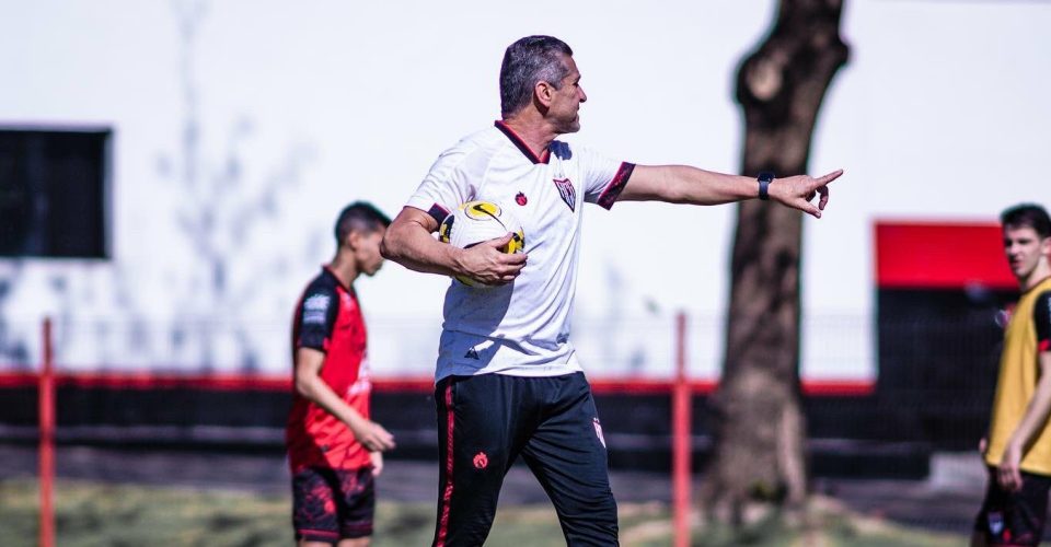 técnico jorginho demitido Atlético GO