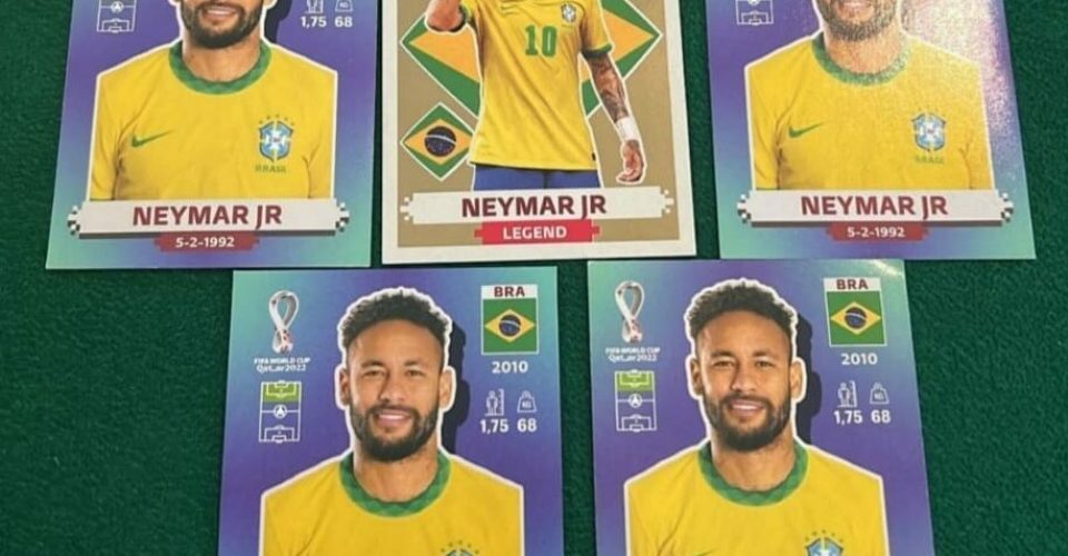 Neymar mostra coleção de figurinhas raras: 'Aceito propostas' - O