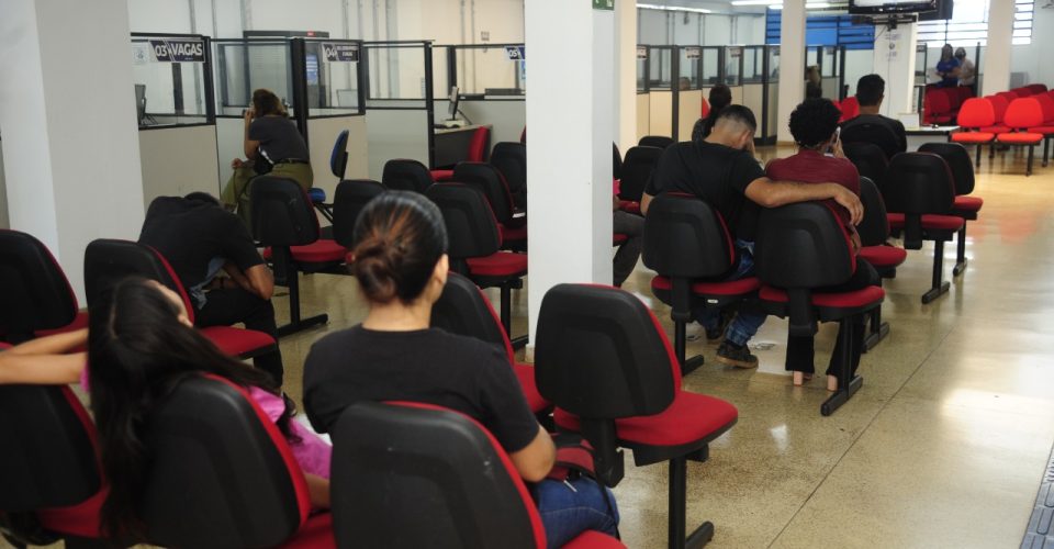 fila funsat vagas emprego trabalhadores