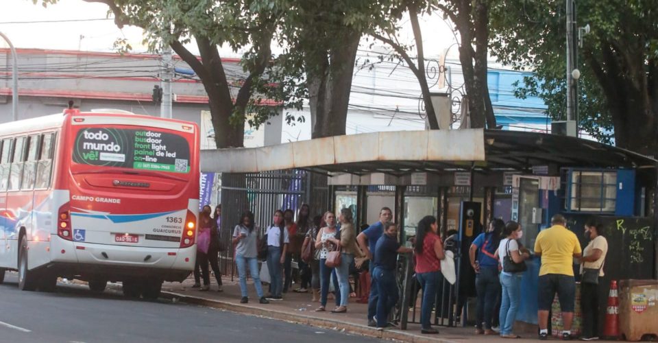 Ponto de transbordo na rua  de 13 de Maio, no centro.
Foto: Marcos Maluf