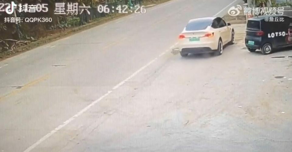 acidente carro tesla sem controle china
