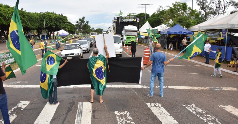 Manifestantes pró- Bolsonaro CMO bolsonaristas