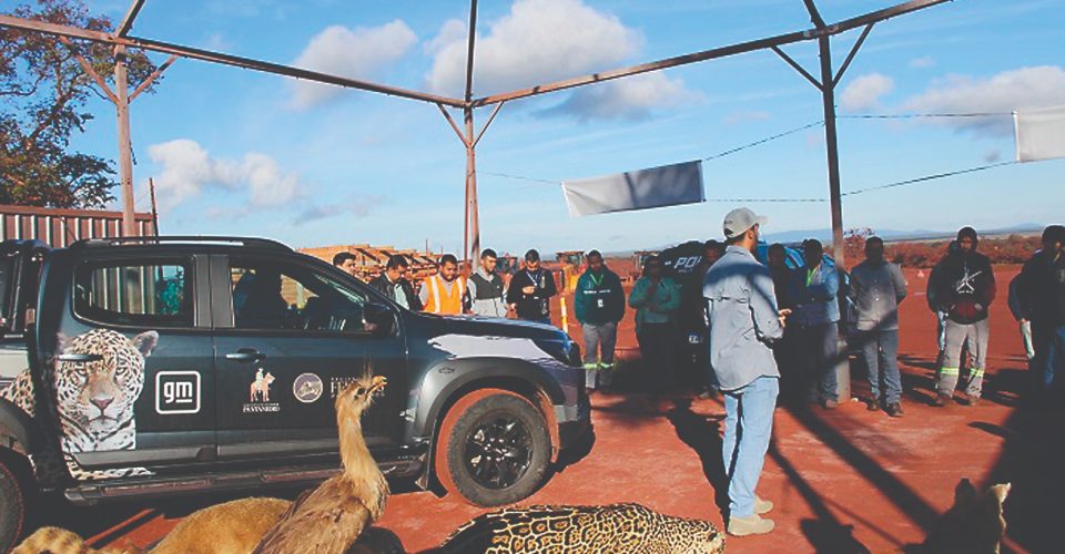 Foto: Motoristas que atuam
no transporte de
minério receberam ação
de conscientização/Divulgação