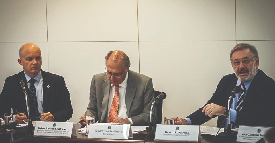 Foto: À esquerda, Clovis
Ribeiro, na companhia
do vice-presidente
Geraldo Alckmin/Foto:Gabriel Lemes-M.Desenvolvimento