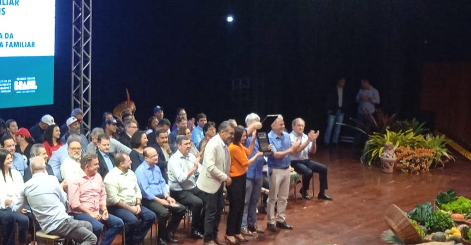 Foto: A Conferência Estadual da Agricultura Familiar em Campo Grande encerra a série de Conferências Regionais do segmento em Mato Grosso do Sul, iniciadas no mês de maio e que reuniram mais de 2 mil participantes de todos os municípios sul-mato-grossenses./Juliana Brum