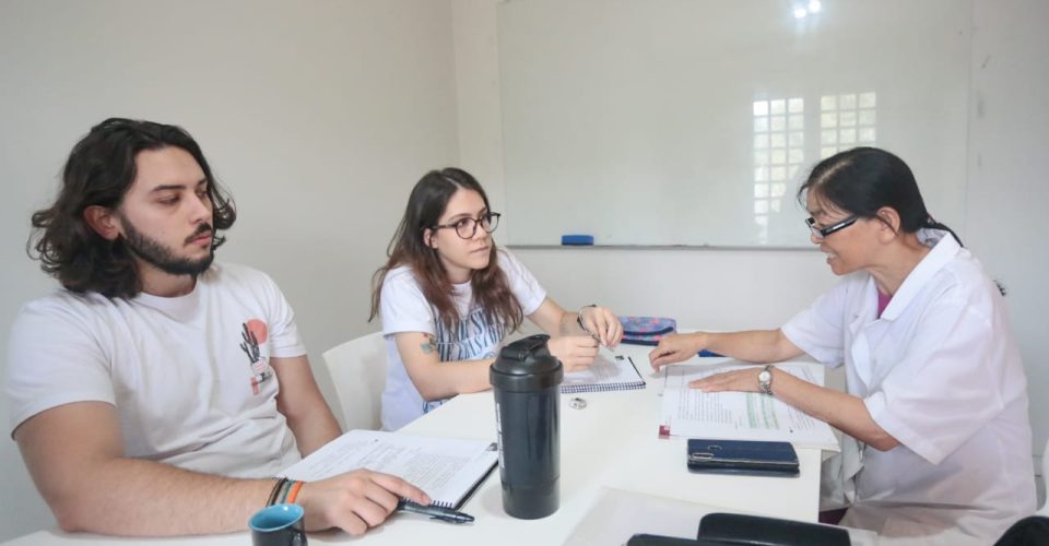 Foto:Os amigos Luiz e Júlia
aprendem o idioma
chinês há três anos/Marcos Maluf